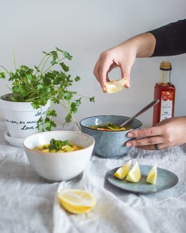 Neito rapsiöljy | Finnish rapeseed oil | Thai chicken soup Recipe | on Due fili d'erba | Two blades of grass | Photos and Recipe by Thais FK