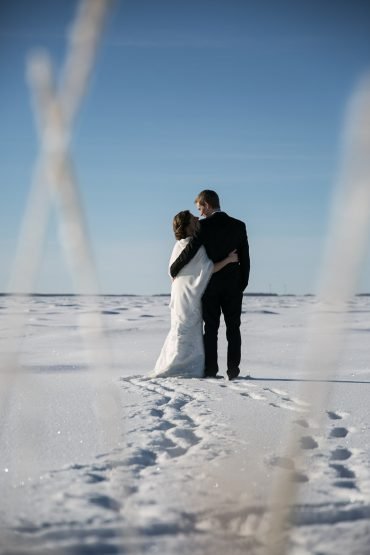 Winter Wedding Shoot in Oulu, Finland | on Due fili d'erba | Two Blades of grass | Photography by Thais FK