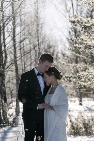 Winter Wedding Shoot in Oulu, Finland | on Due fili d'erba | Two Blades of grass | Photography by Thais FK