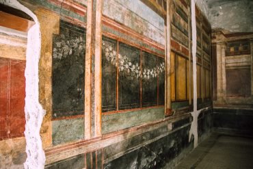 Villa dei Misteri | Villa of the Mysteries | Frescos of Pompeii | Pompeii: a travel guide by Thais FK | Due fili d'erba
