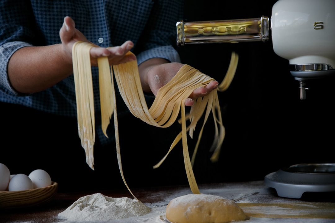 World Pasta Day | Walnut Blue cheese fettuccine with Smeg Nordic ravioli maker and pasta roller attachment for the stand mixer | Recipe on Due fili d'erba | Two Blades of grass | Photos, styling and recipe by Thais FK