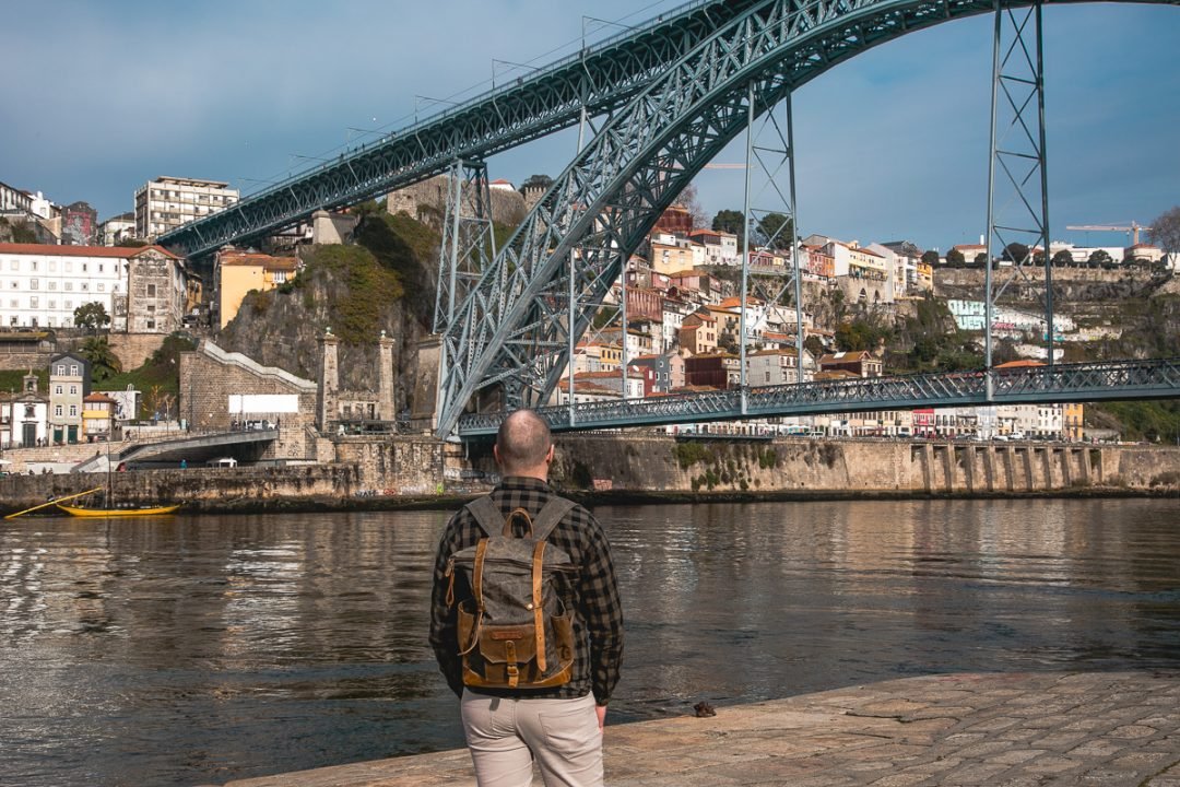 Cotswold Hipster Waxed Canvas and Leather Backpack | The perfect travel backpack | Leather camera backpack | on Due fili d'erba by Thais FK