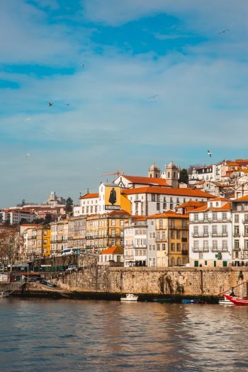 Cais da Ribeira, a Unesco’s World Heritage Site made of picturesque houses and alleys. Porto, Portugal - A one day Travel Guide on The Adagio Blog, by Thais FK