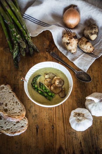 Spring Velvet Soup with Jerusalem Artichoke and Asparagus | Recipe by Thais FK on The Adagio Blog